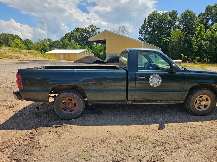 2004-chevrolet-silverado-image-15