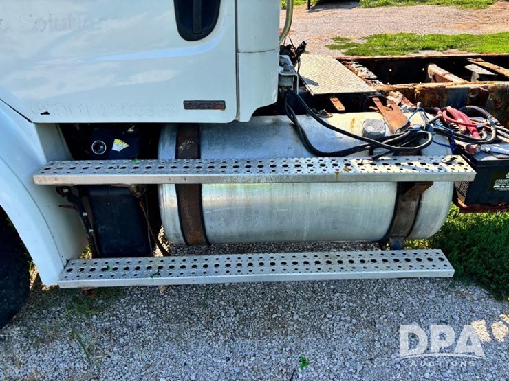 2011-freightliner-truck-(gp11247,-unit-115385)-image-22