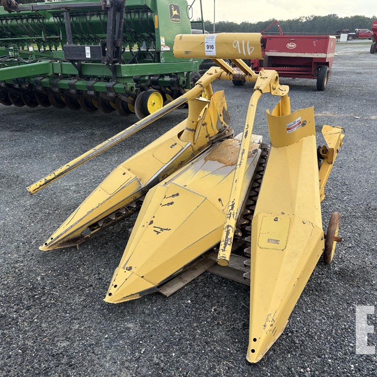 NEW HOLLAND 824