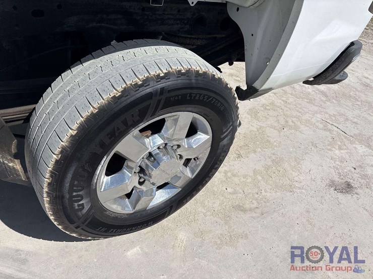 2015-chevrolet-silverado-2500-image-25