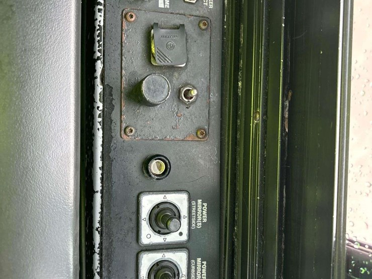 2014-gillig-low-floor-image-17