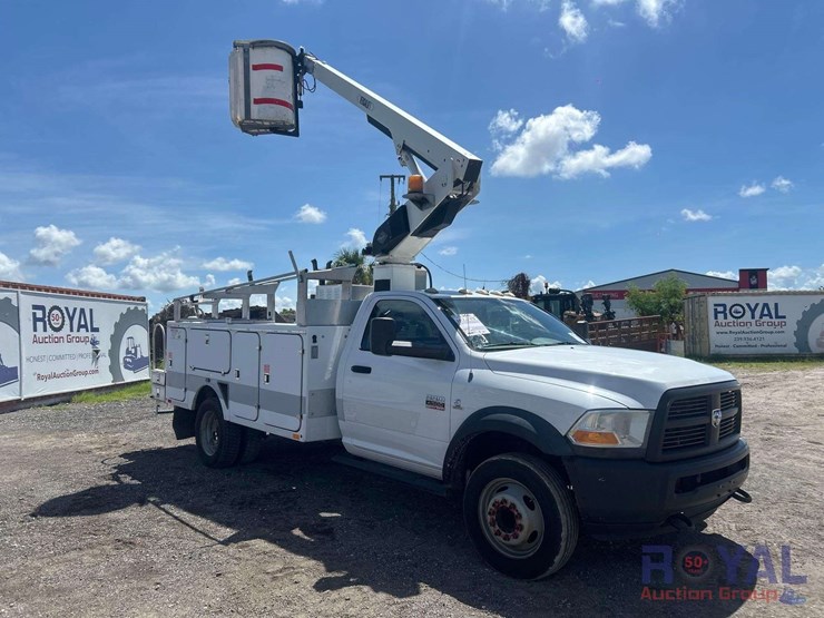 2012-ram-4500-versalift-bucket-truck-image-2