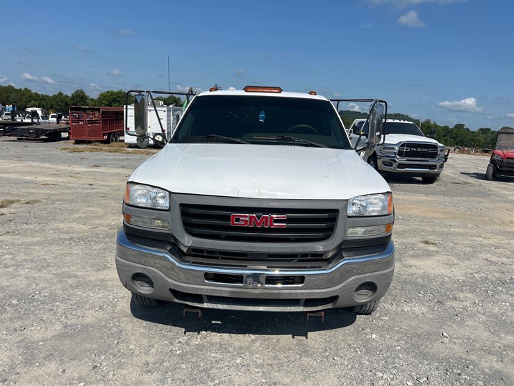 2006-gmc-3500-image-3