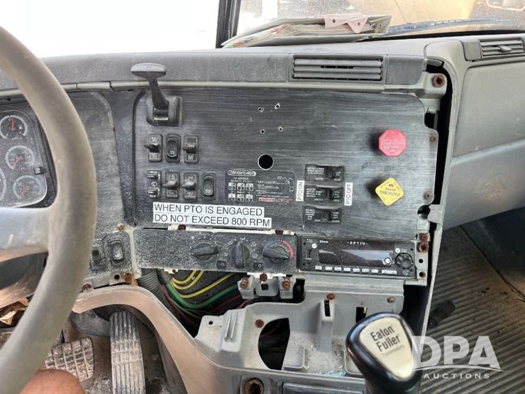 2005-freightliner-truck-(jn2399,-unit-277052)-image-53