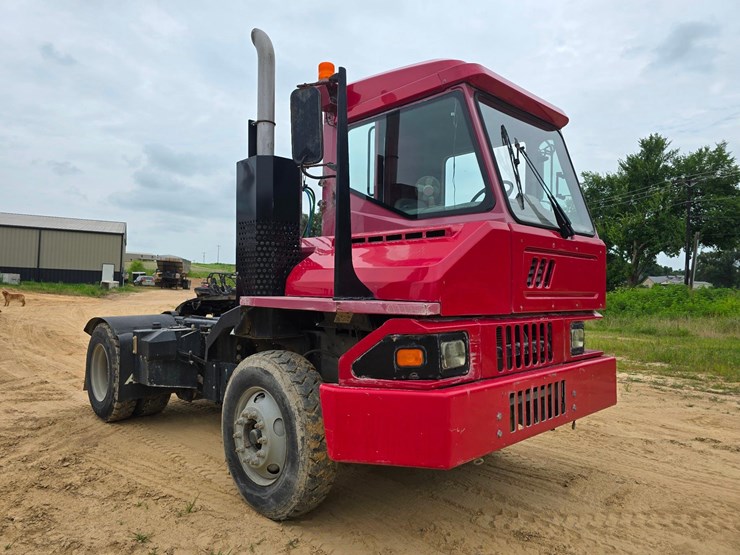 2016-ottawa-yard-spotter-truck---cummins-diesel,-allison-auto,-hydraulic-air-fifth-wheel,-33,000-...-image-1