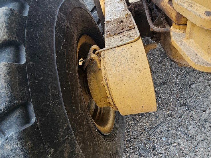 2002-caterpillar-12h-image-129