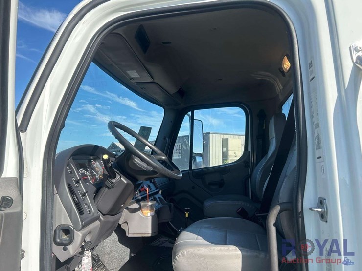 2020-freightliner-m2-106-dump-truck-image-8