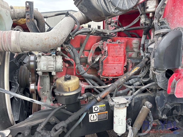 2009-peterbilt-384-image-24