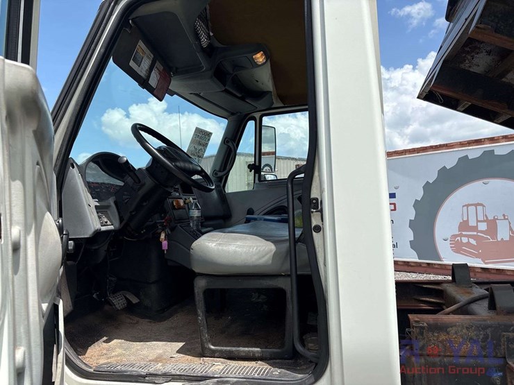 2005-international-durastar-4300-image-8