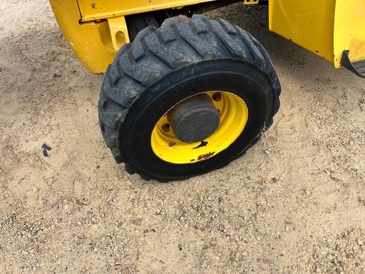 2011-new-holland-b95b-image-47