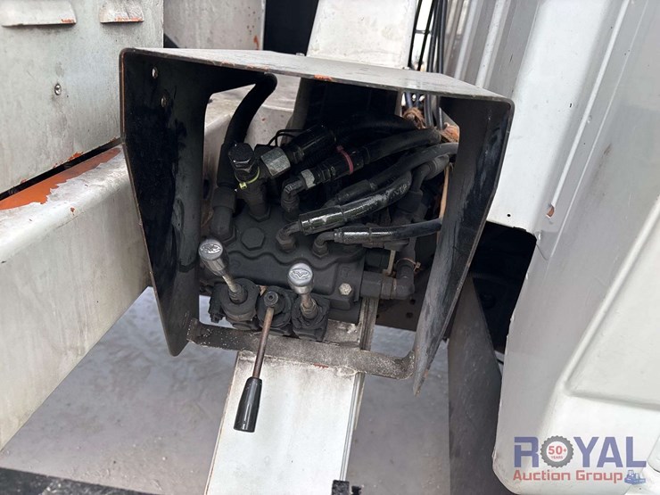 2008-gmc-c7500-altec-lrv55-55ft-forestry-bucket-truck-image-26