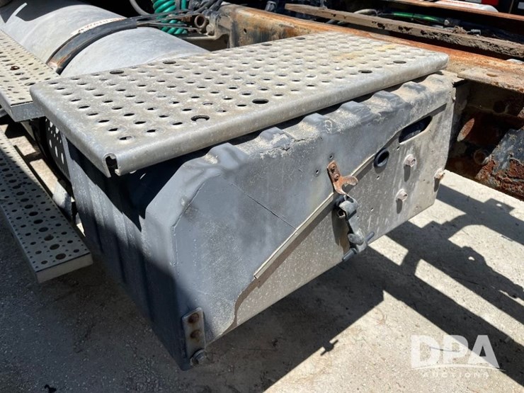 2005-freightliner-truck-(jn2399,-unit-277052)-image-42