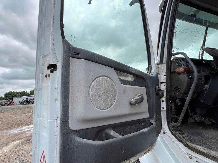 2007-volvo-vnl-truck-tractor-image-12