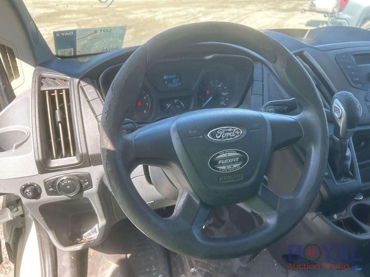 2016-ford-e350-image-13