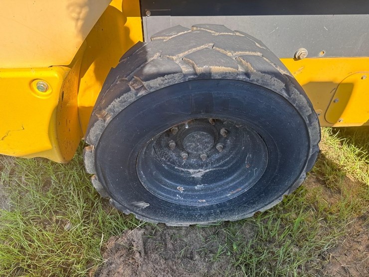 new-holland-l328-image-10