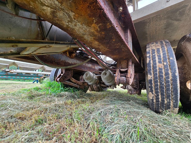 2016-kbh-fertilizer-tender-trailer---isuzu-diesel,-hydraulic-system,-rear-discharge-image-36