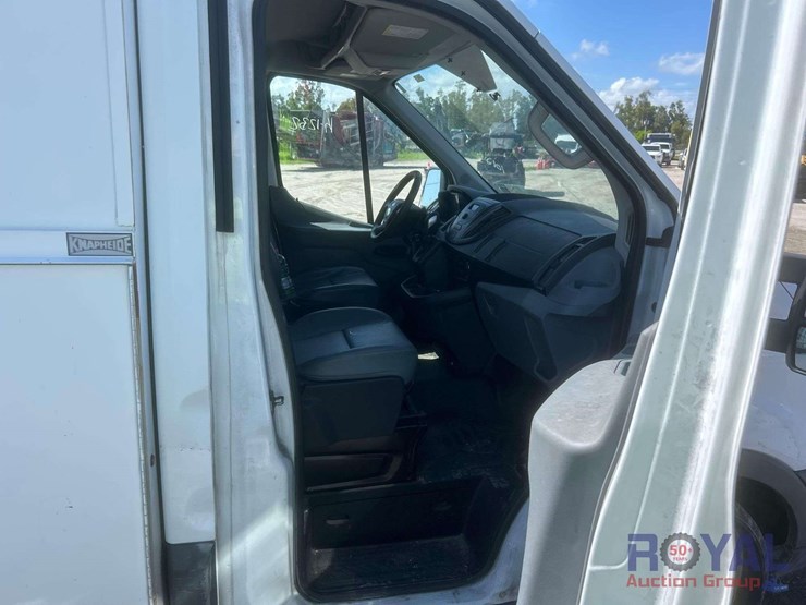 2016-ford-e350-image-28
