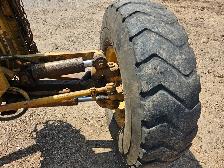 2002-caterpillar-12h-image-97