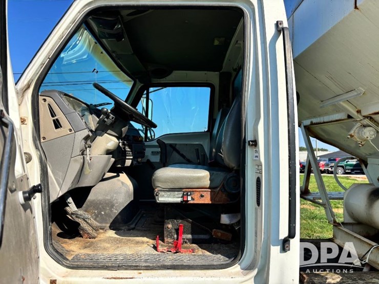 2000-sterling-dry-tender-truck-(gp11245,-unit-123831)-image-82