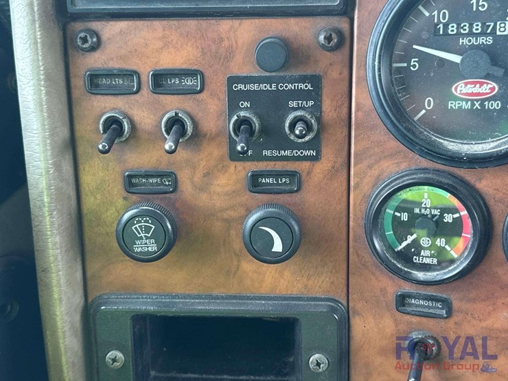2007-peterbilt-335-image-16