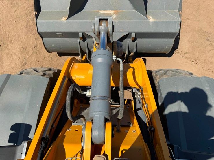 2021-liebherr-l556-image-27
