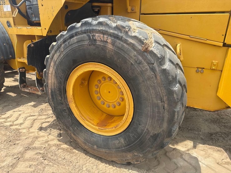 2014-deere-544k-image-9