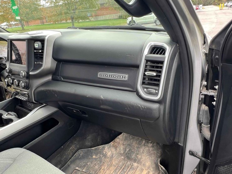 2021-ram-1500-big-horn-image-38