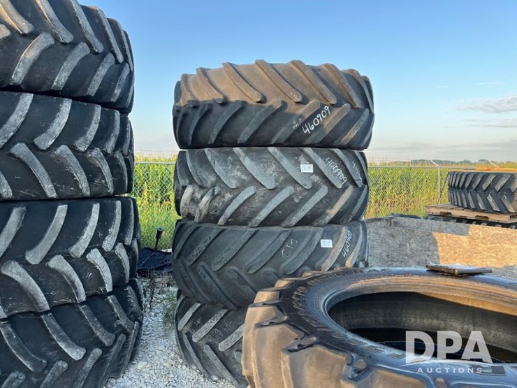 (4)-michelin-flotation-tires/rims-(jn2636,-unit-460909)-image-2