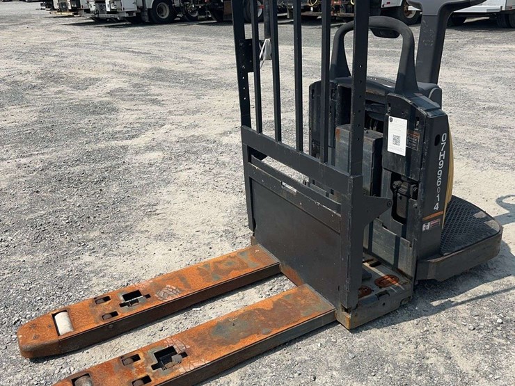 caterpillar-wr6000-image-1