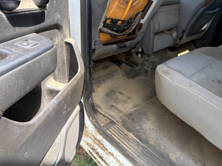 2015-chevrolet-silverado-3500-image-26