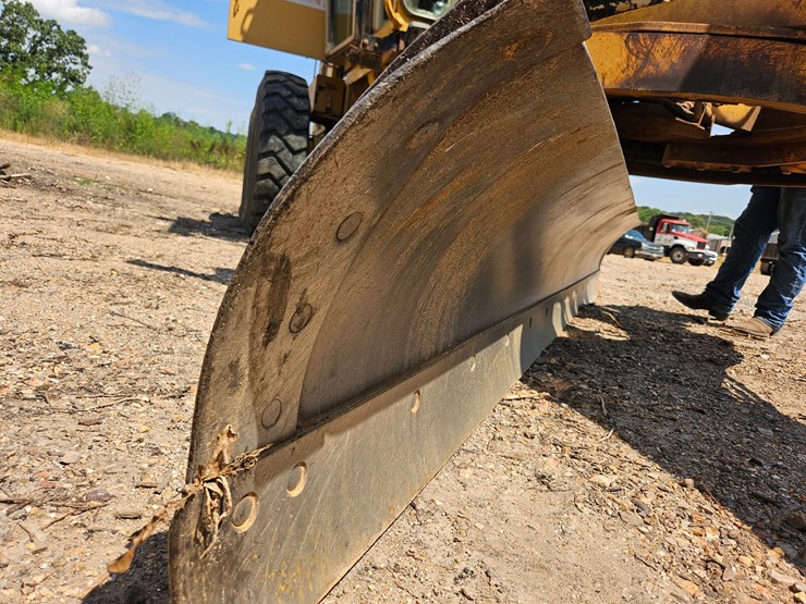 2002-caterpillar-12h-image-95