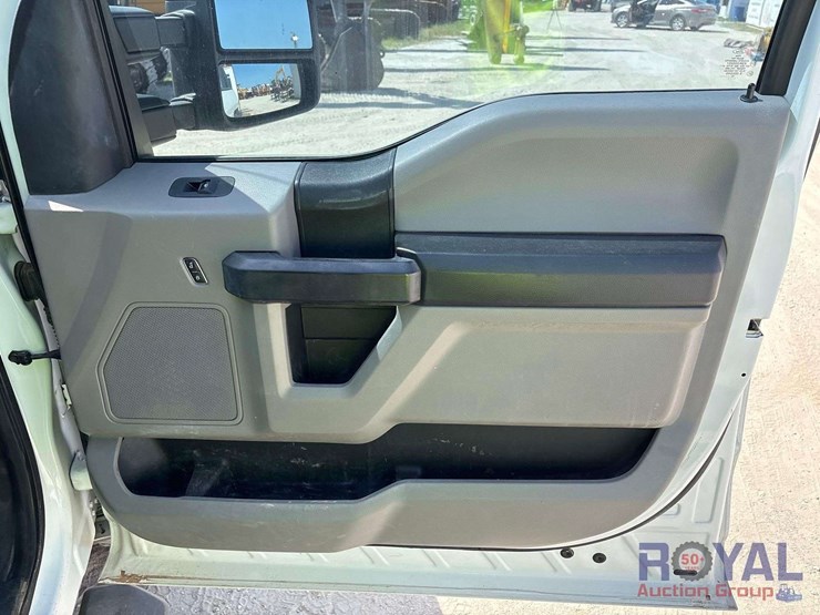 2019-ford-f350-image-32