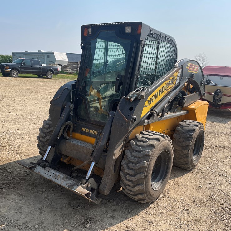 2011 NEW HOLLAND L223