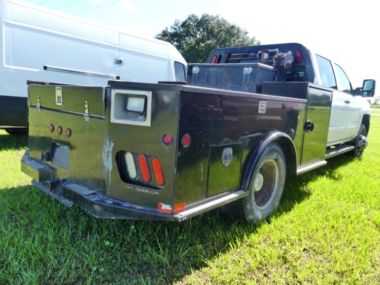 2015-chevrolet-3500-image-3