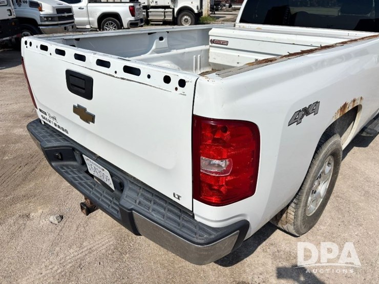2008-chevrolet-silverado-image-32