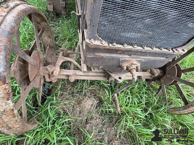 mccormick-deering-10-20-antique-tractor-image-11