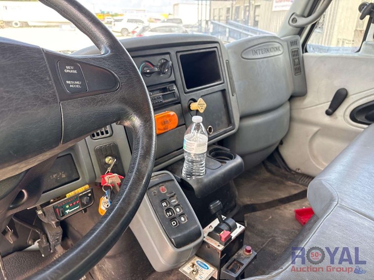 2005-international-durastar-4300-image-14