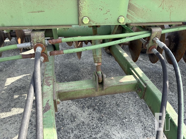 john-deere-230-image-17