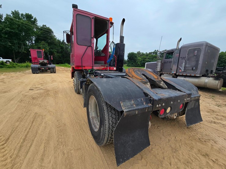 2016-ottawa-yard-spotter-truck---cummins-diesel,-allison-auto,-hydraulic-air-fifth-wheel,-33,000-...-image-8
