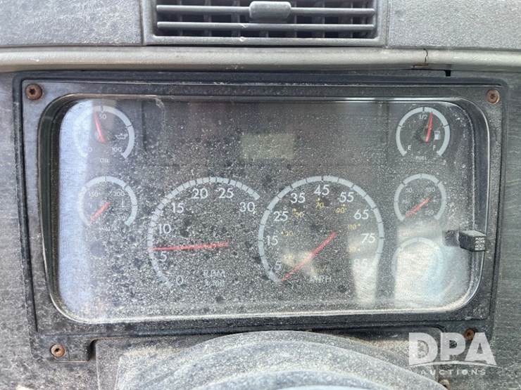 2005-freightliner-truck-(jn2399,-unit-277052)-image-52