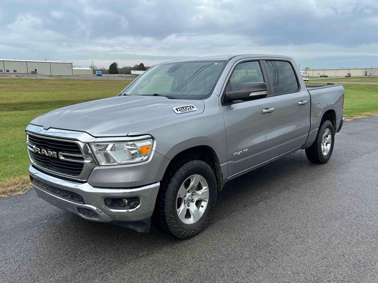 2021-ram-1500-big-horn-image-3
