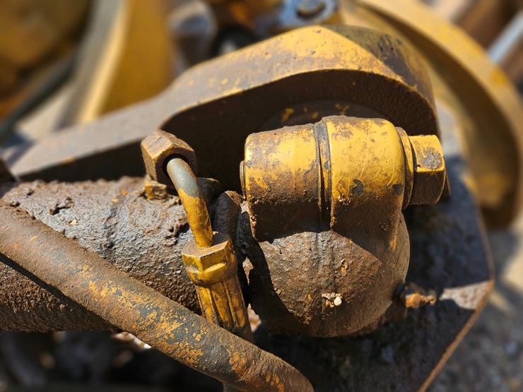 2002-caterpillar-12h-image-81