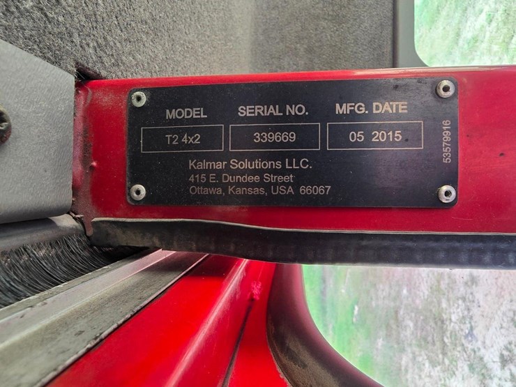 2015-ottawa-yard-spotter-truck---cummins-diesel,-allison-6-speed,-hydraulic-air-fifth-wheel-image-19