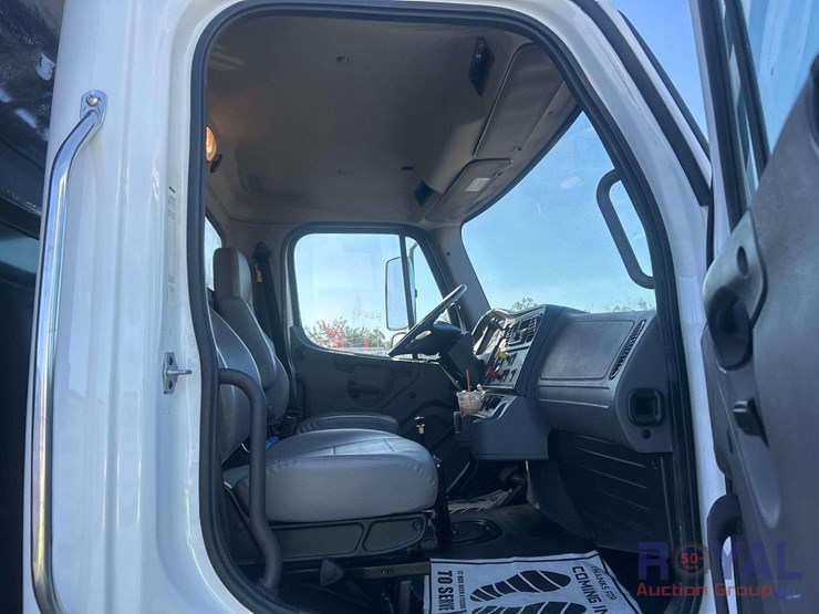 2020-freightliner-m2-106-dump-truck-image-23