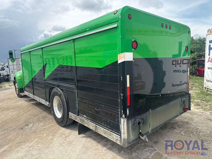 2007-peterbilt-335-image-4
