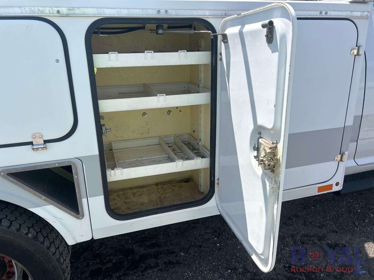 2012-ram-4500-versalift-bucket-truck-image-28