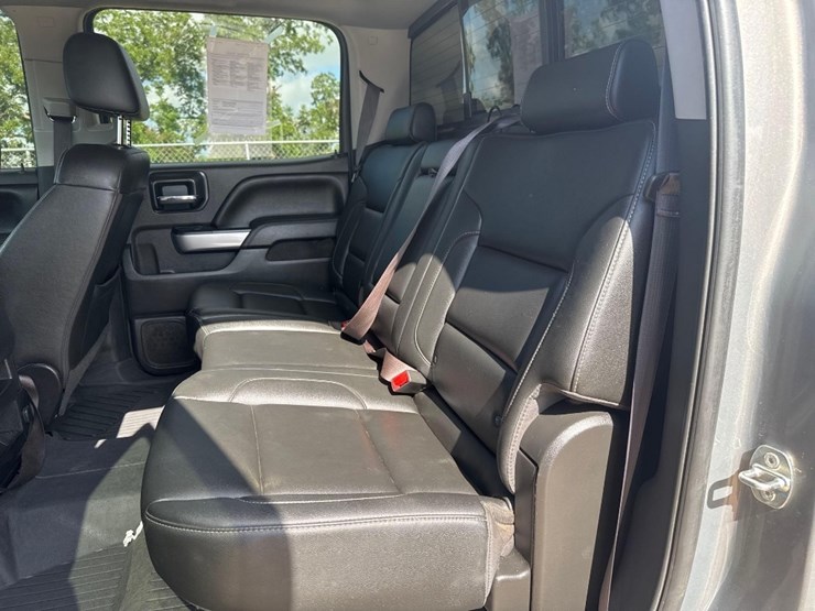 2017-chevrolet-silverado-image-19