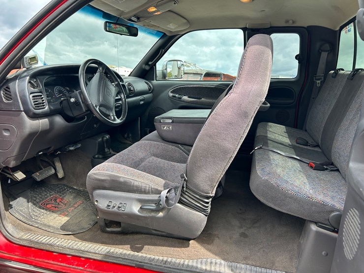2002-dodge-ram-3500-image-8