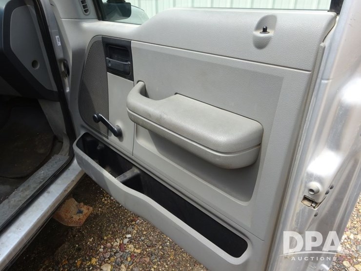 2004-ford-f150-image-57