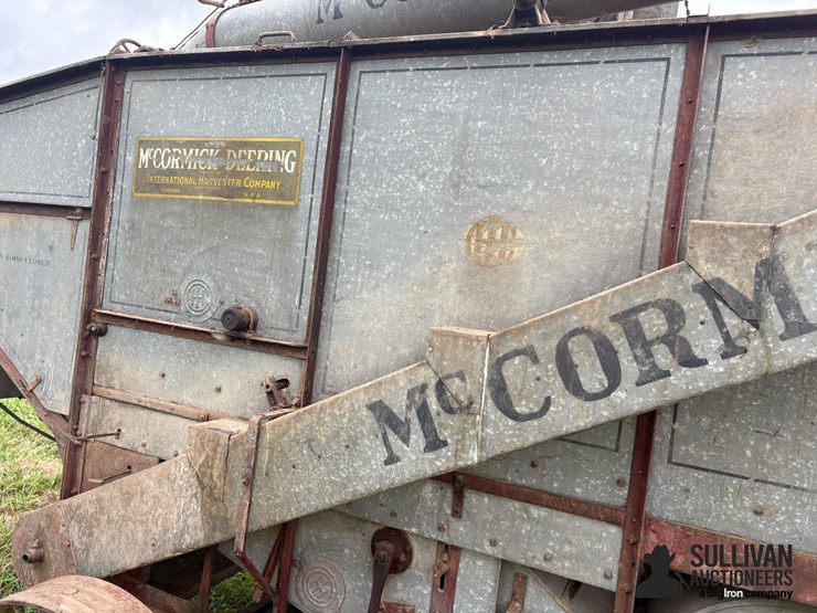 mccormick-deering-no-22-s150d-threshing-machine-image-10